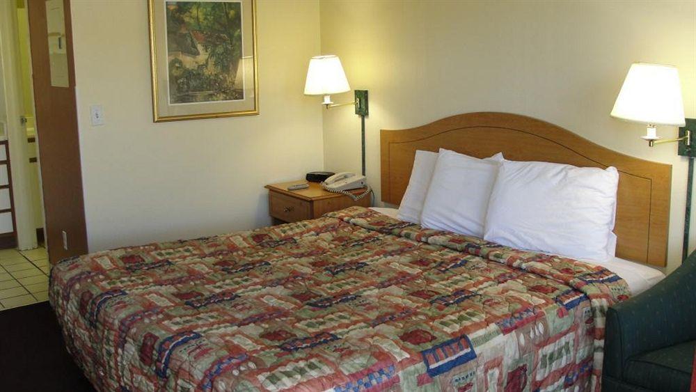 Hotel Suburban 2*