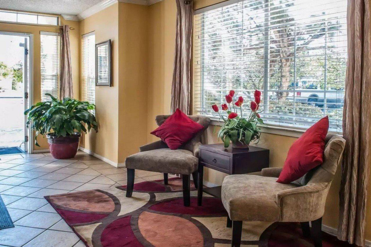 Hotel Suburban