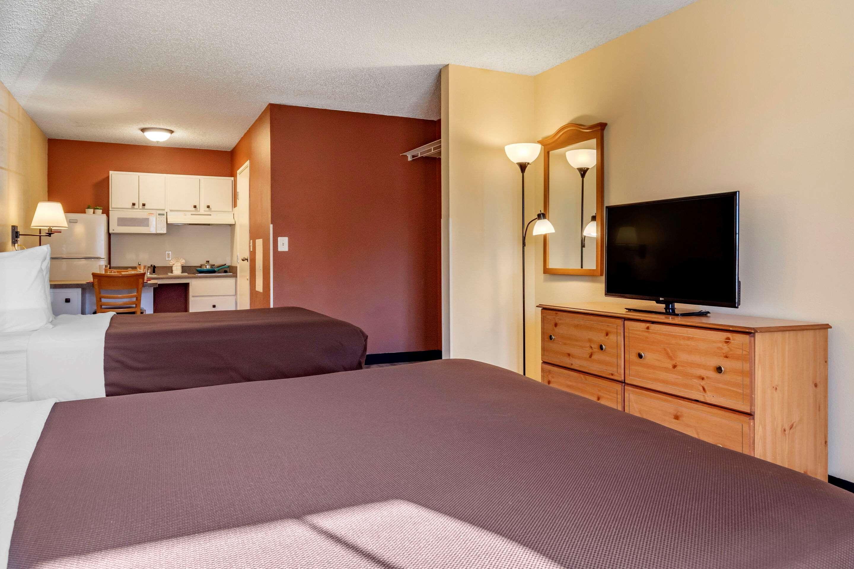 Suburban 2* Albuquerque