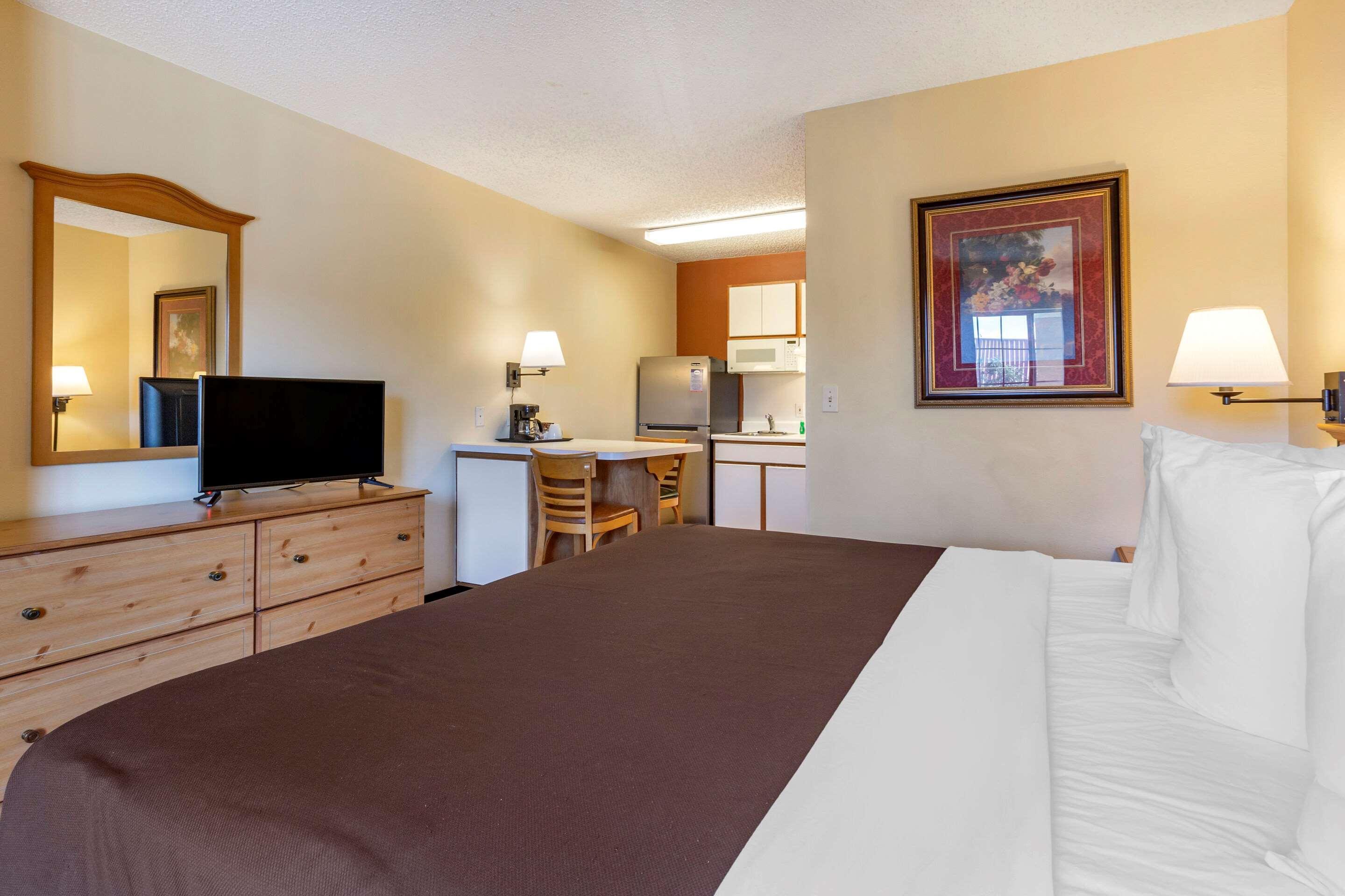 Suburban Hotel