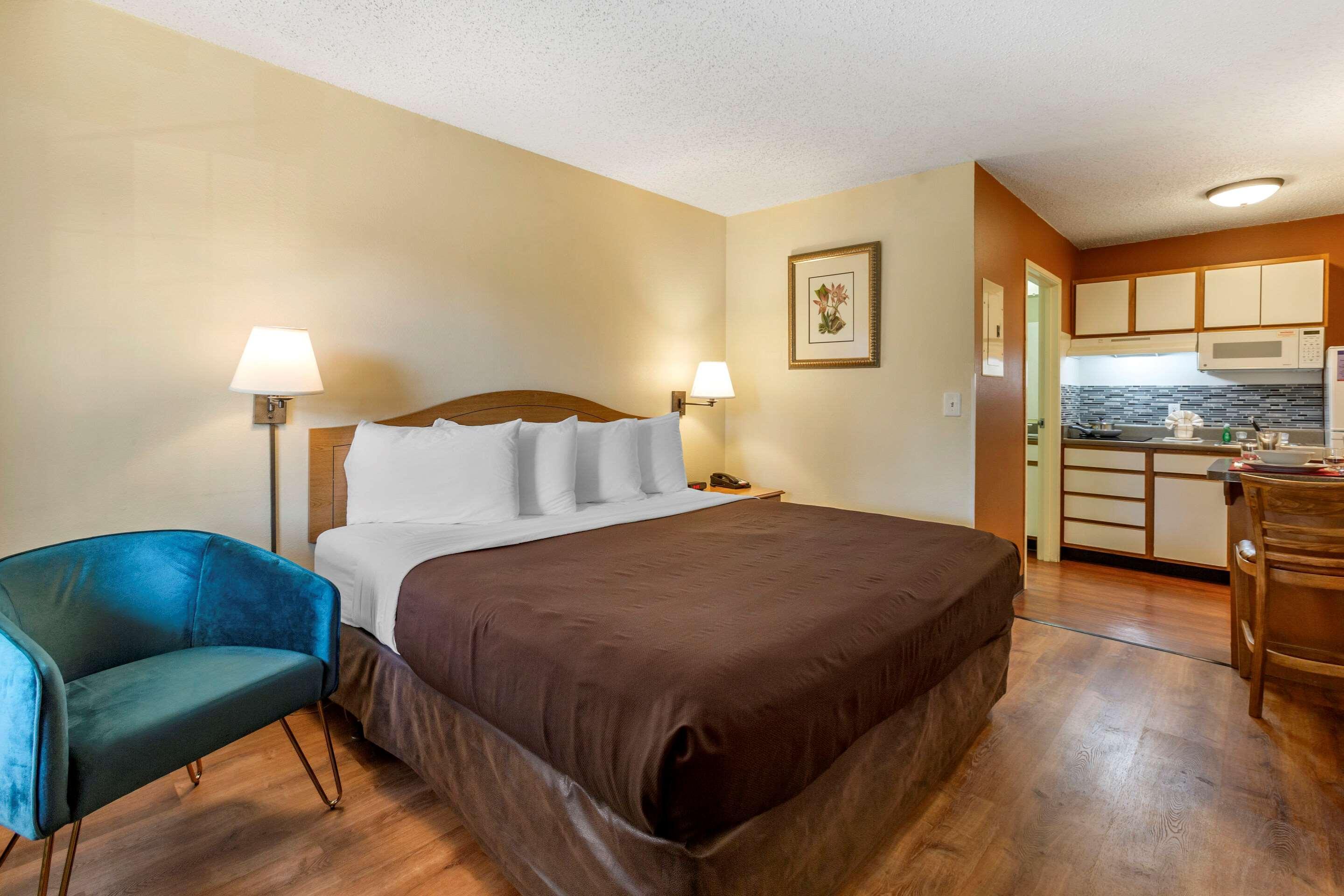 Suburban Hotel