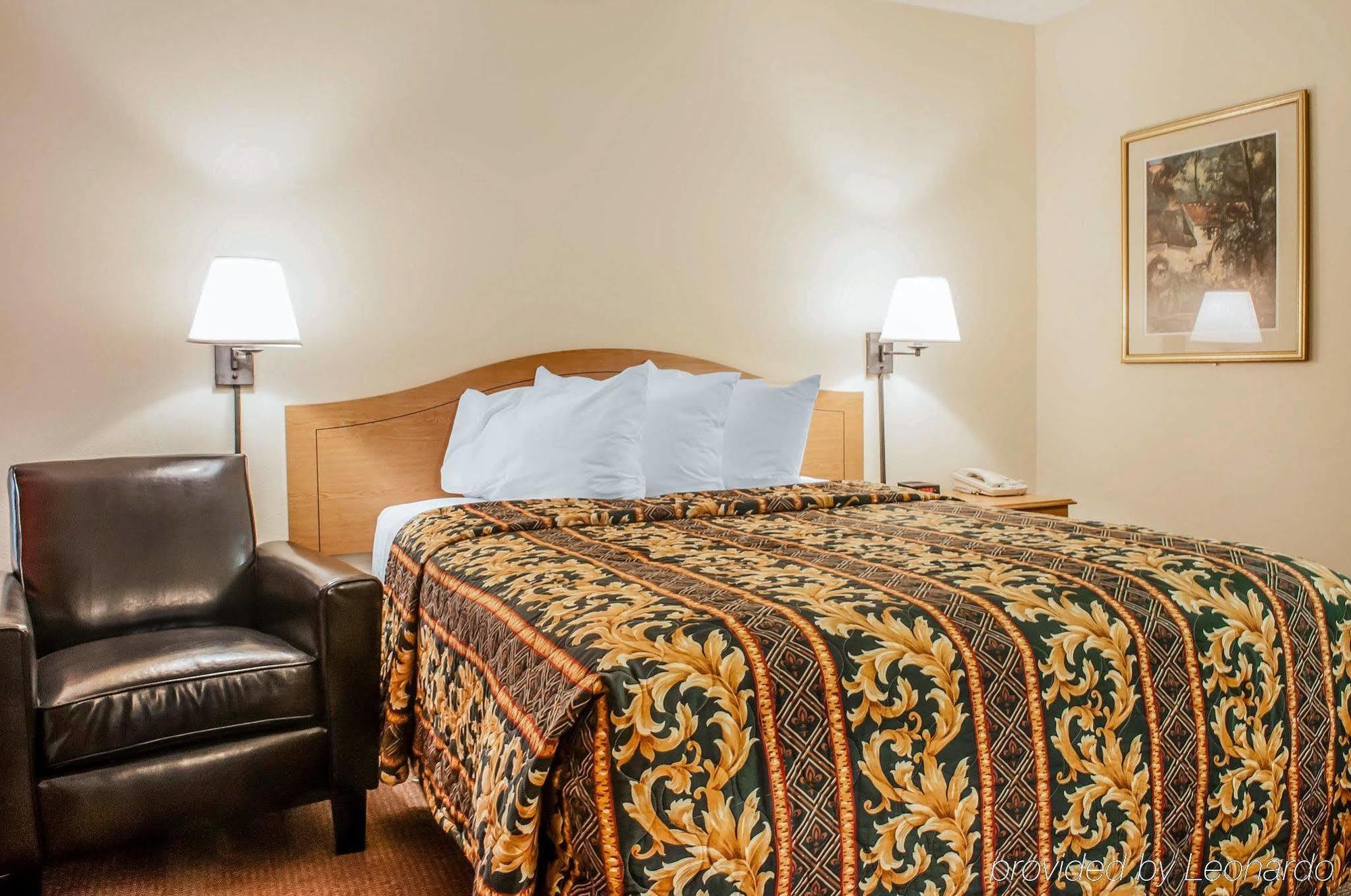 Suburban Hotel 2*
