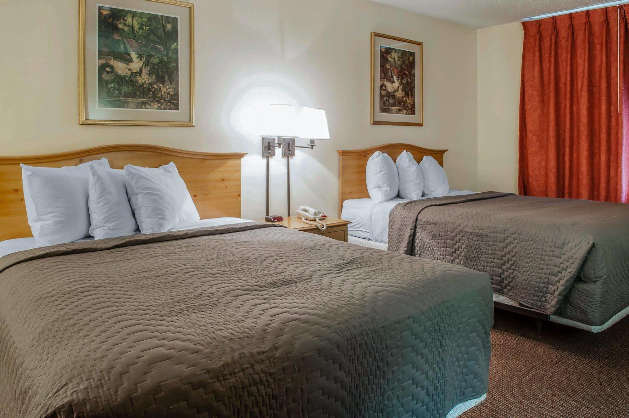 Suburban Hotel 2*