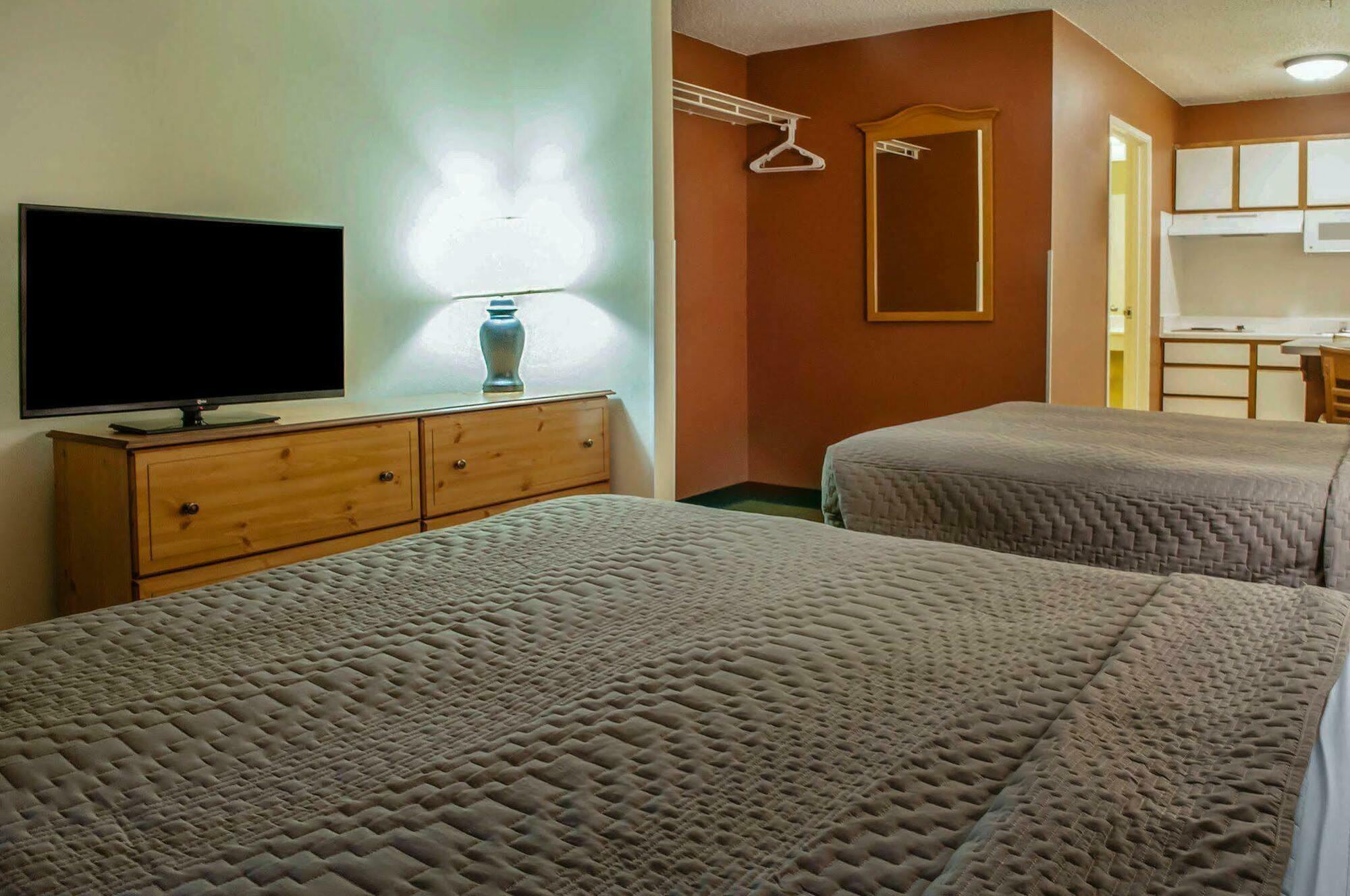 Suburban Hotel 2*