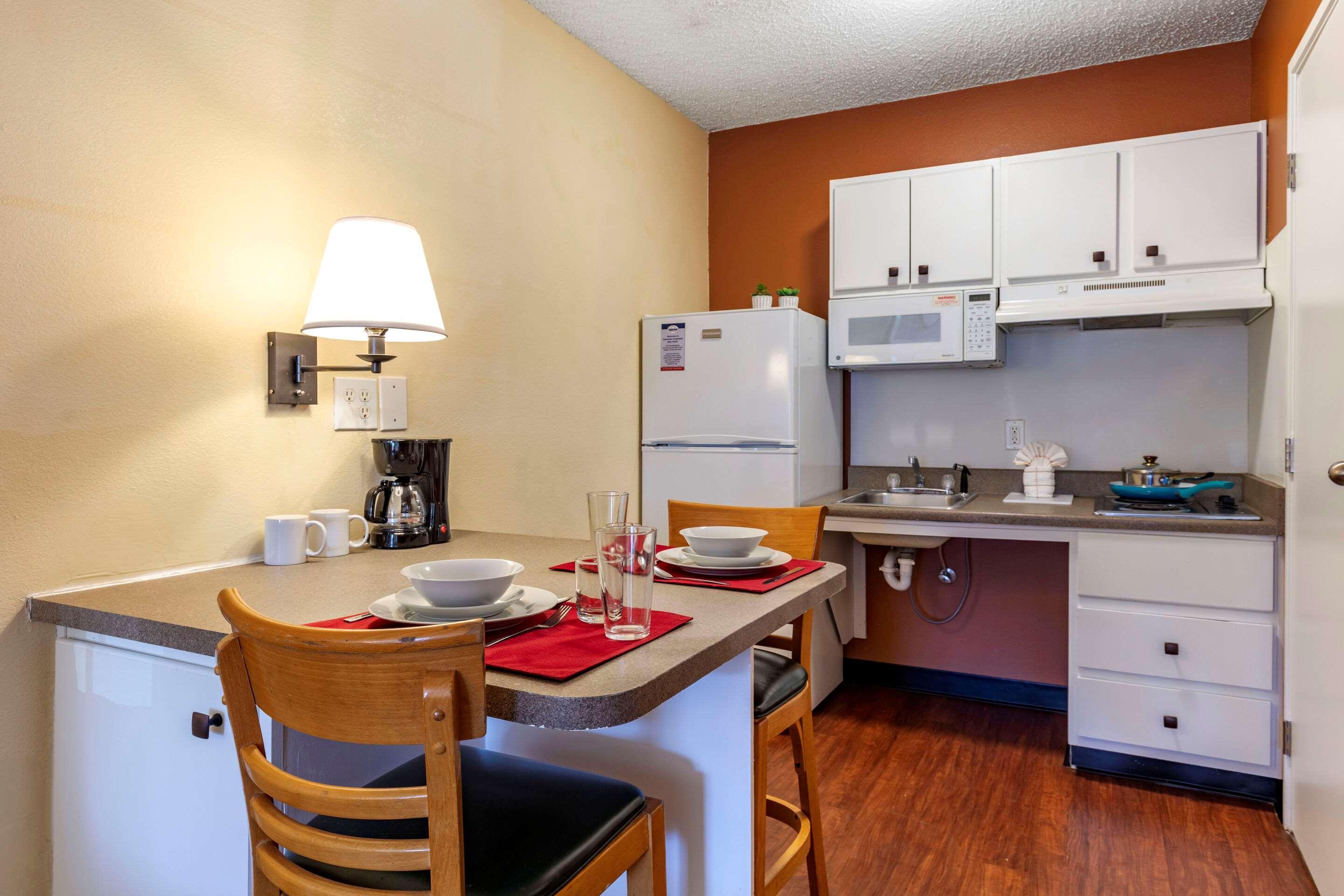 Hotel Suburban Midtown - University 2*
