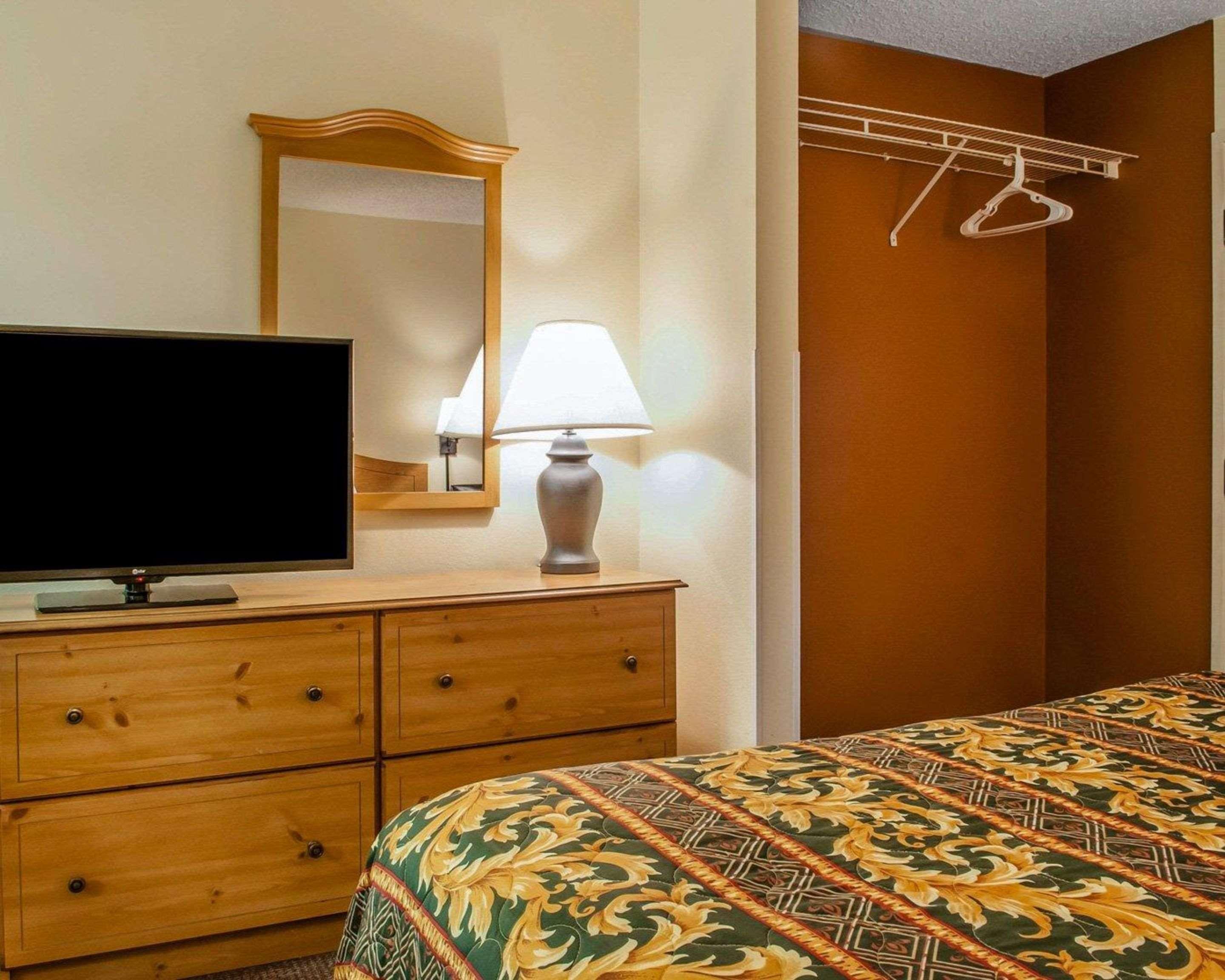 Suburban Hotel